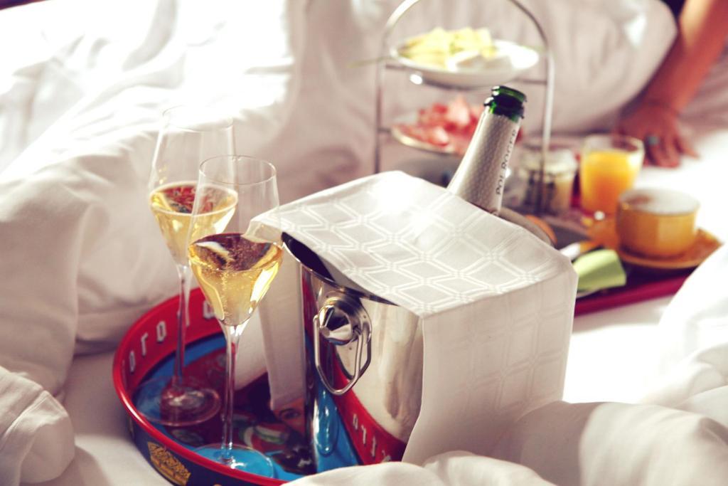 Saint Shermin Bed Breakfast & Champagne Виена Екстериор снимка